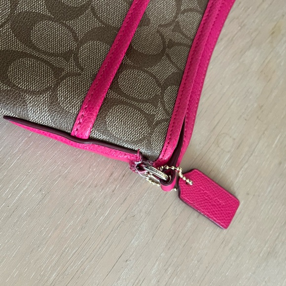 Coach monogram crossbody - Picture 11 of 13